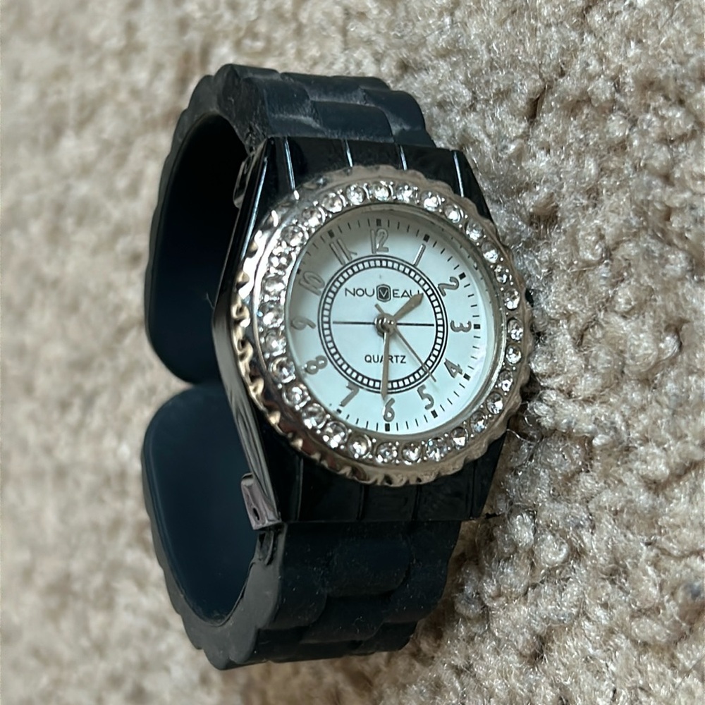 Nouveau women’s vintage black/silver crystal rubber bracelet bangle watch‎